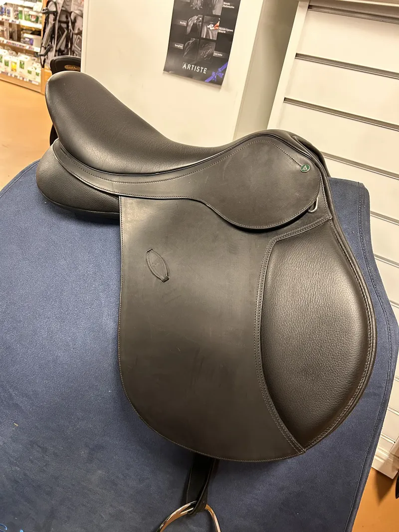 Arena GP 17 Saddle in Black